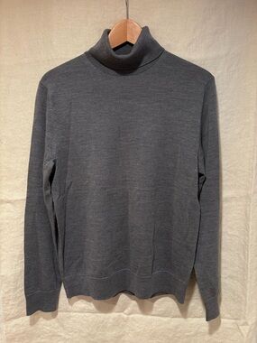 Banana Republic Italian Merino Turtleneck, S